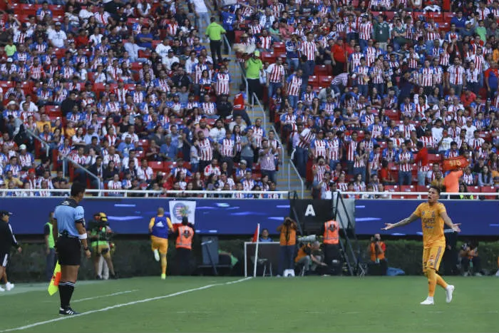 IMAGO7 Salceso reclama al árbitro