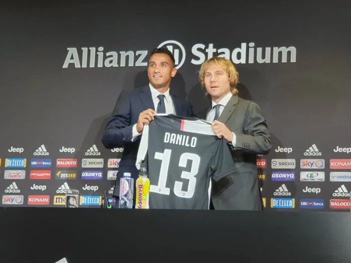 JUVENTUSFC Danilo, en su presentación con Juventus