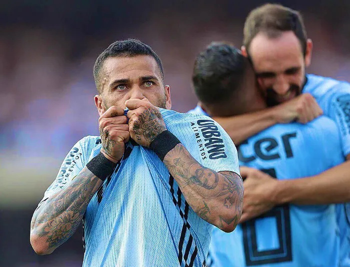 TWITTER @SAOPAULOFC Alves, en el partido ante Sao Paulo