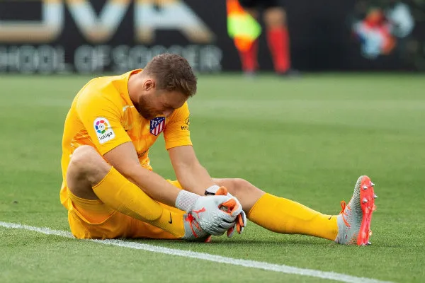 EFE Jan Oblak resentido tras recibir una falta