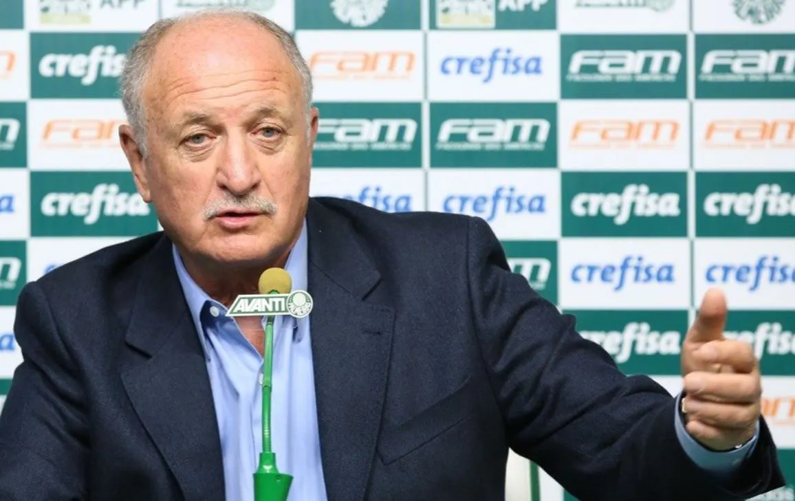 TWITTER @PALMEIRAS Scolari habla en conferencia de prensa con el Palmeiras