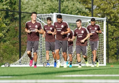TWITTER @MISELECCIONMX Jugadores de México durante el entrenamiento del Tri