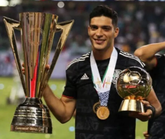 MEXSPORT Jiménez presume los trofeos que consiguió