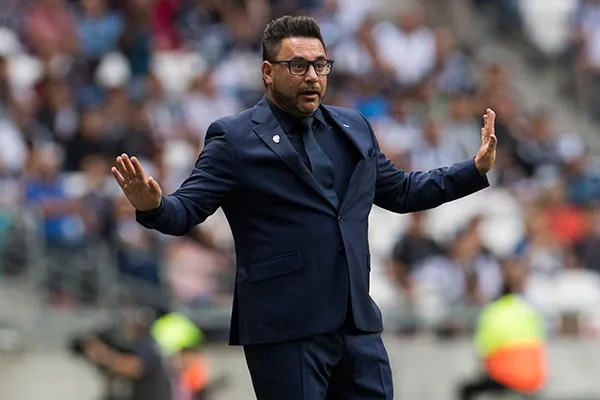 MEXSPORT Mohamed reclama en juego de Monterrey