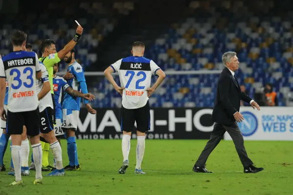 AP Ancelotti es expulsado por protestar en el Napoli vs Atalanta