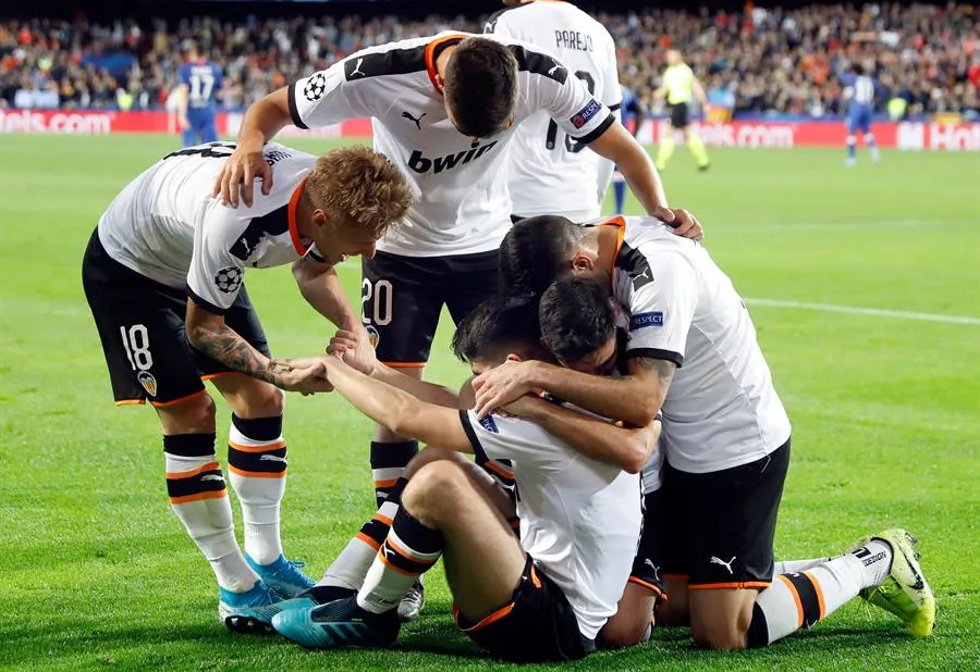 EFE Jugadores de Valencia festejan gol contra Chelsea
