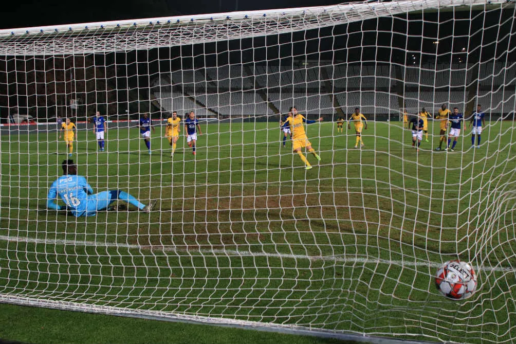 TWITTER @FCPorto Así marcó Alex Telles desde los once pasos