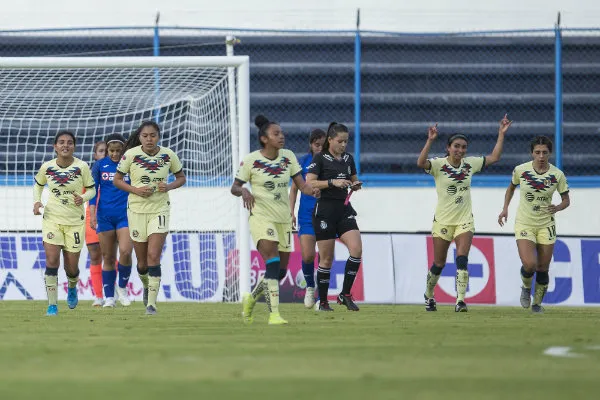 IMAGO7 Marlyn Campa celebrando su anotación con América