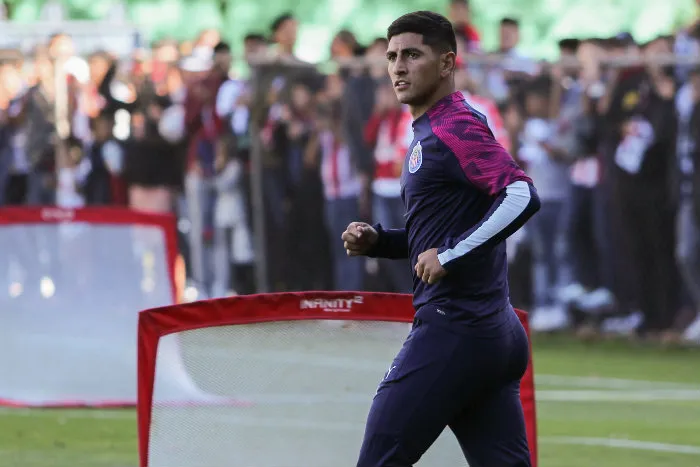 IMAGO7 Guzmán, en un entrenamiento de Chivas