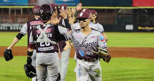 TWITTER @LMPBEISBOL Jugadores de Tomateros durante un partido
