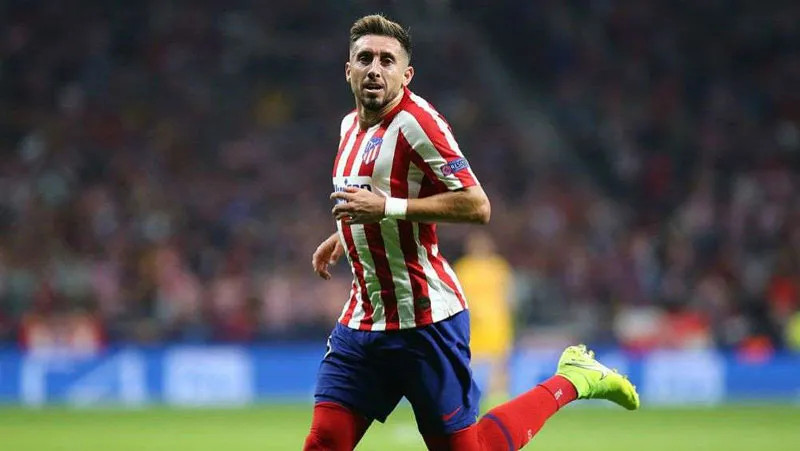 Héctor Herrera durante un juego con el Atlético de Madrid