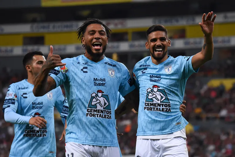 IMAGO7 Jugadores de Tuzos en festejo de gol