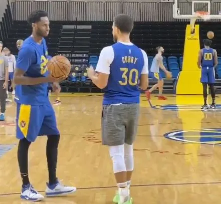 TWITTER @NBAGLEAGUE Stephen Curry, con Santa Cruz Warriors