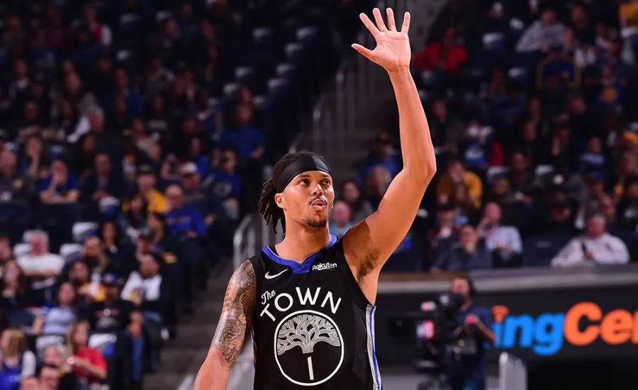 TWITTER: @warriors Damion Lee en juegode Golden State