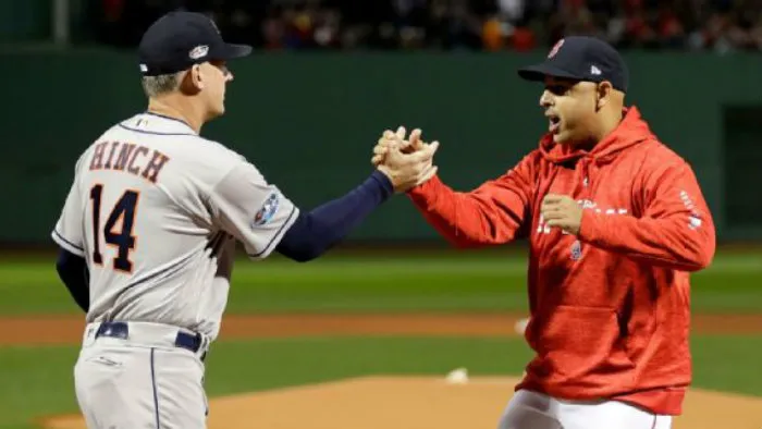 AP Cora Saluda a AJ Hinch