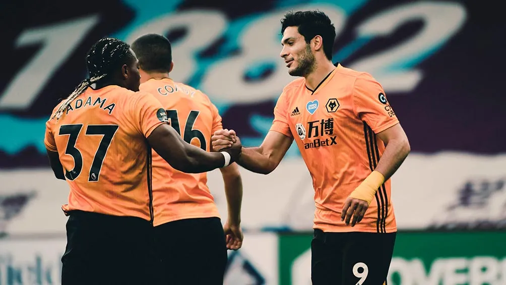 TWITTER @Wolves El mexicano celebra su gol