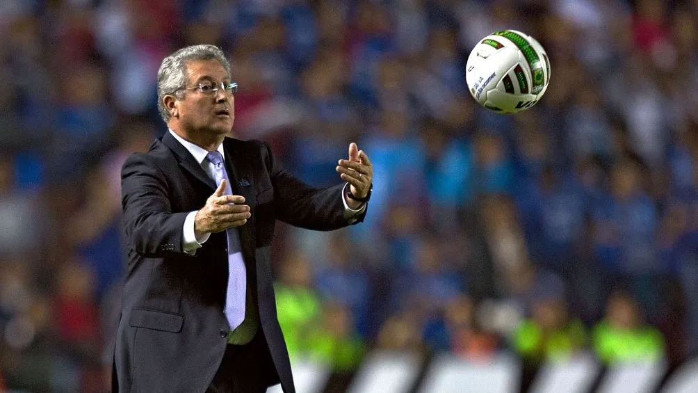 IMAGO7 Víctor Manuel Vucetich durante un partido