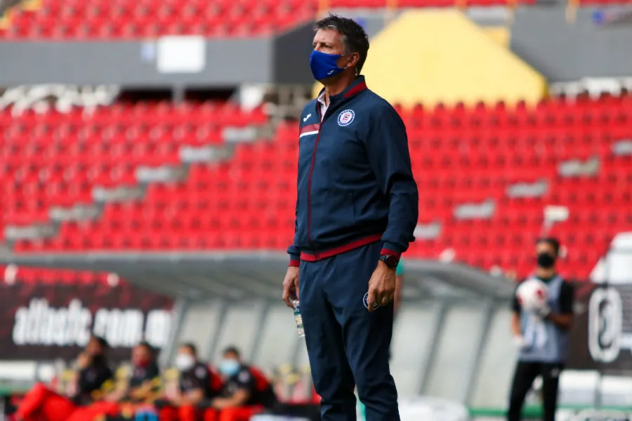 IMAGO7 Robert Dante Siboldi dirigiendo ante los rojinegros