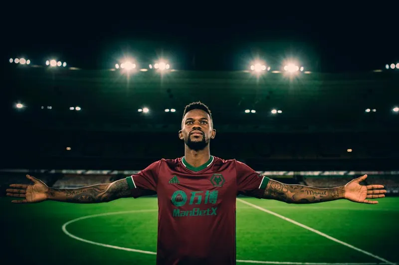 TWITTER @Wolves El portugués presentado con el club de Wanderers