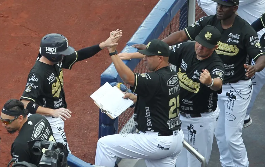 IMAGO7 Sultanes de Monterrey tendrían 10 positivos