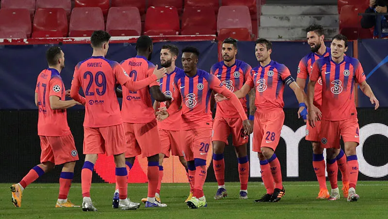 EFE Jugadores del Chelsea festejan un gol contra Sevilla en Champions