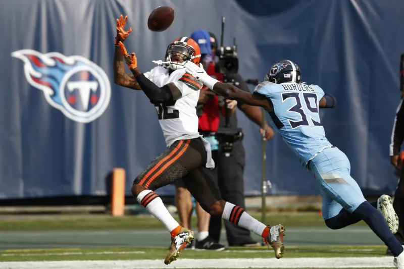 AP Browns vs Titans en partido