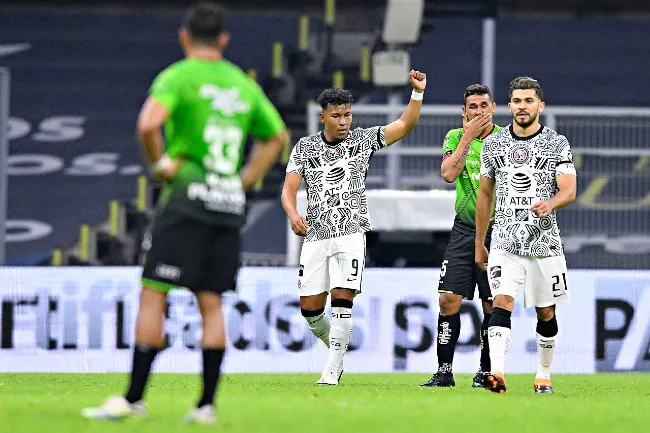 IMAGO7 Roger, tras marcar a Juárez