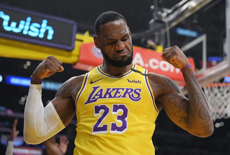 AP James en duelo con Lakers en 2021