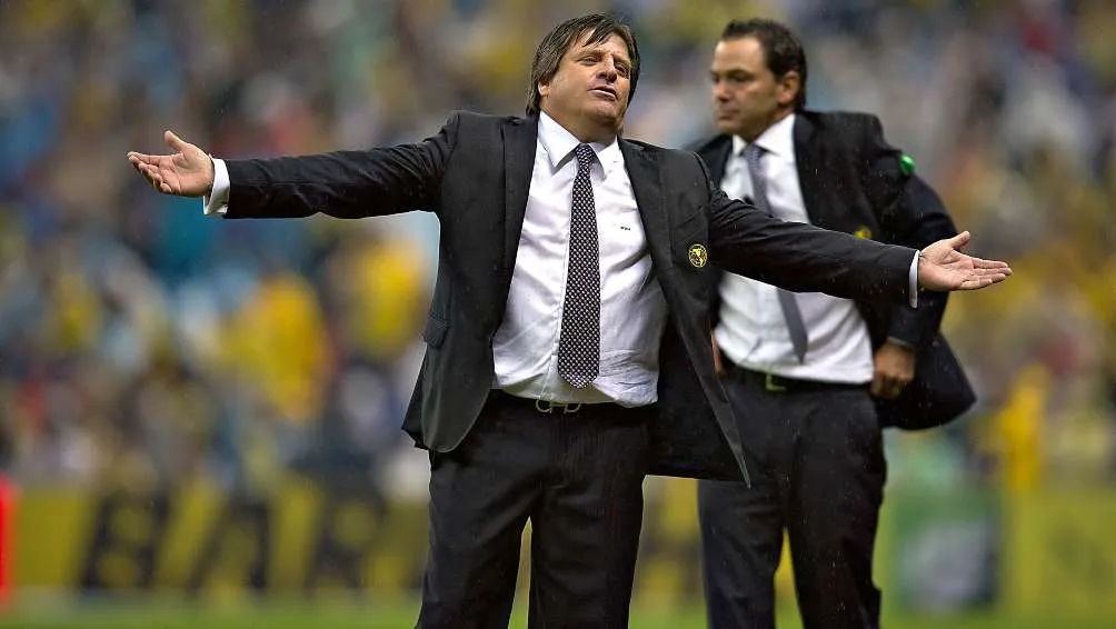 IMAGO7 Miguel Herrera como DT del América en 2013