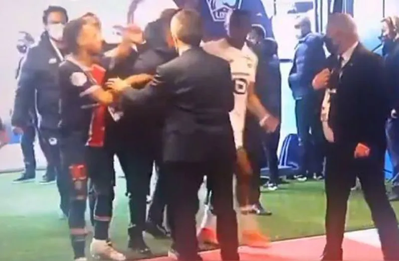 ESPECIAL El pleito llegó al túnel de vestuarios