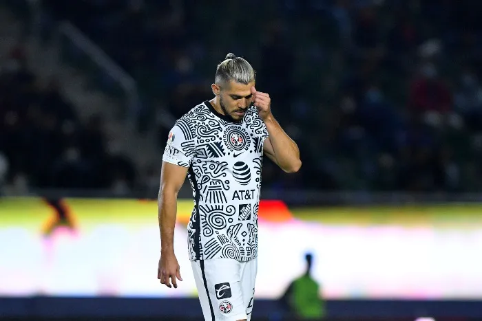 IMAGO7 Henry Martín en acción con América