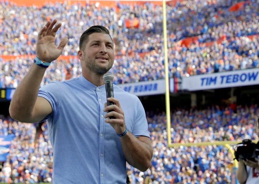 AP Tim Tebow cerca de volver a la NFL
