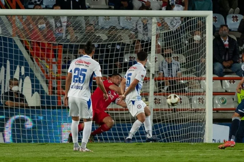 AGENCIA RÉCORD | MIGUEL PONTÓN Cruz Azul sacó el empate en Pachuca