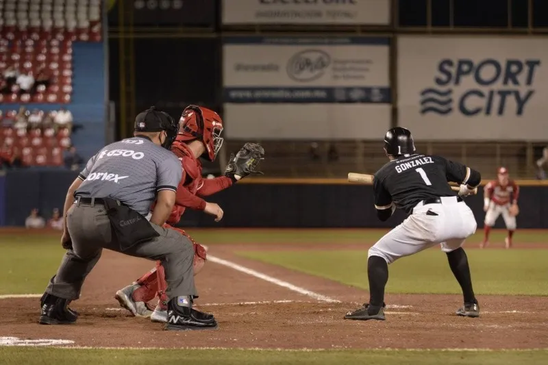 TWITTER @DiablosRojosMX Acción en el Diablos Rojos del México ante Guerreros de Oaxaca