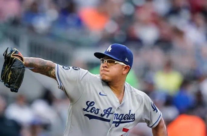AP Julio Urías en partido