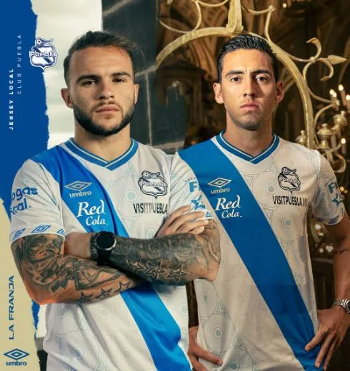 CLUB PUEBLA Salas y Tabó en presentación de uniforme