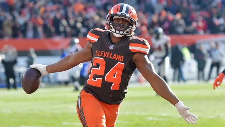 AP Nick Chubb celebra una anotación de los Browns ante Atlanta