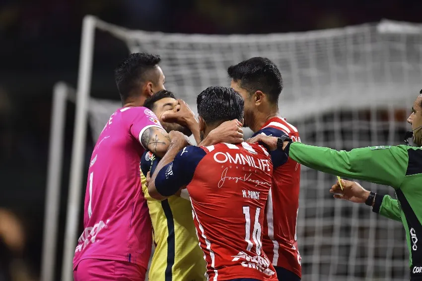 MEXSPORT Bronca entre Miguel Ponce y Henry Martín