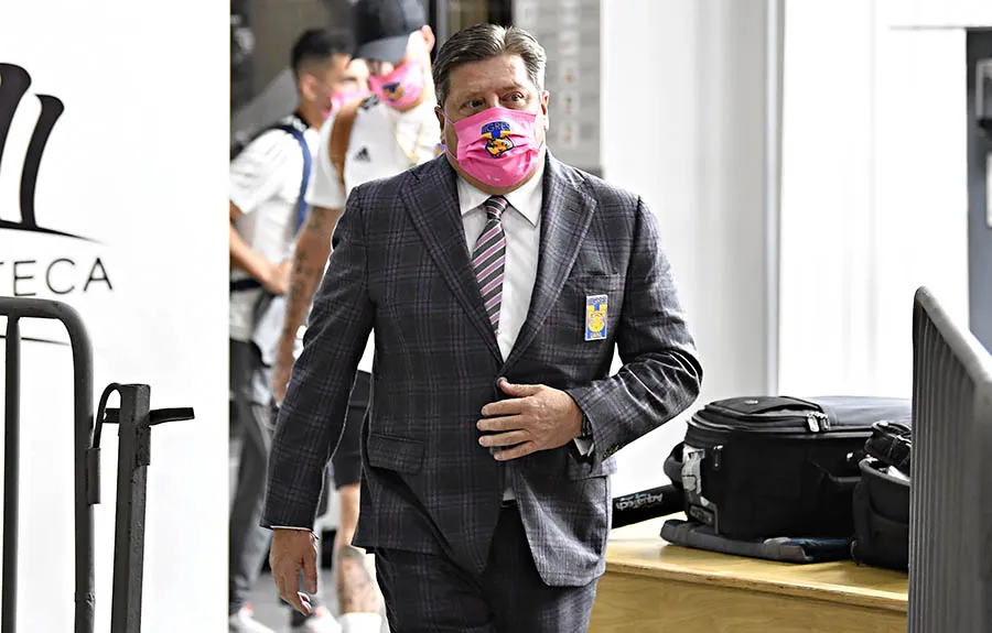 IMAGO7 El Piojo llegando al Estadio Azteca