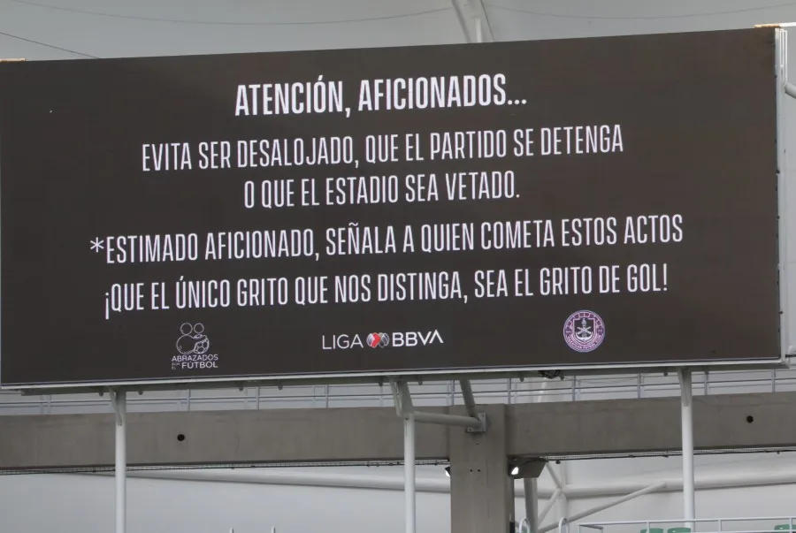IMAGO7 Aviso por el grito prohibido en partido de Liga MX en Mazatlán