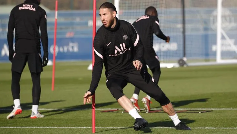 TWITTER @SERGIORAMOS Sergio Ramos durante un entrenamiento con el PSG
