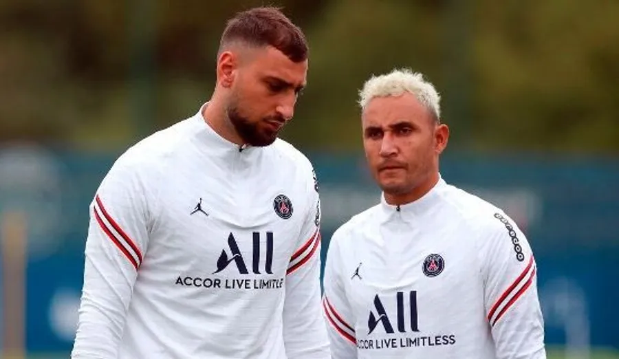 EFE El arquero italiano con Keylor Navas