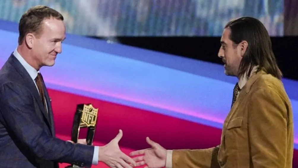 AP Rodgers y Peyton Manning