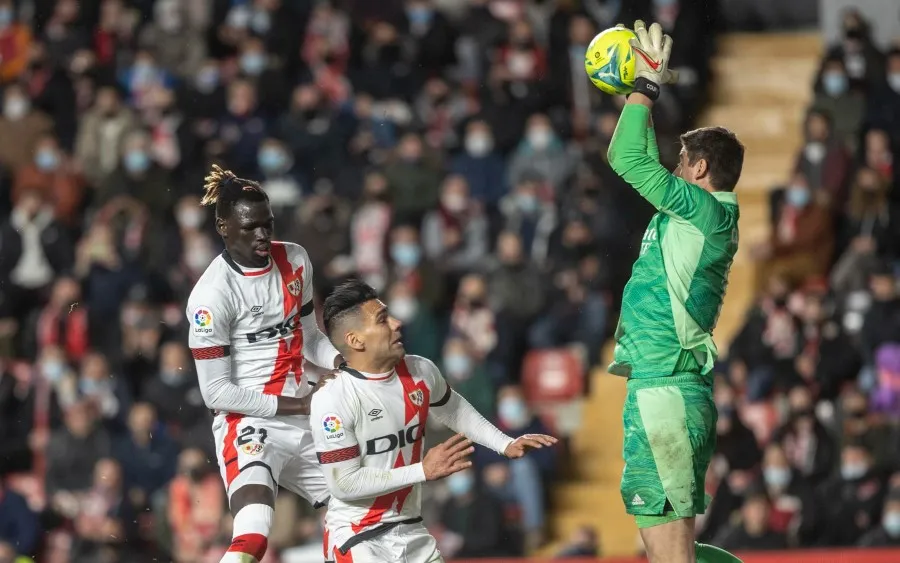 EFE Thibaut Courtois tuvo una destacada actuación ante el Rayo Vallecano