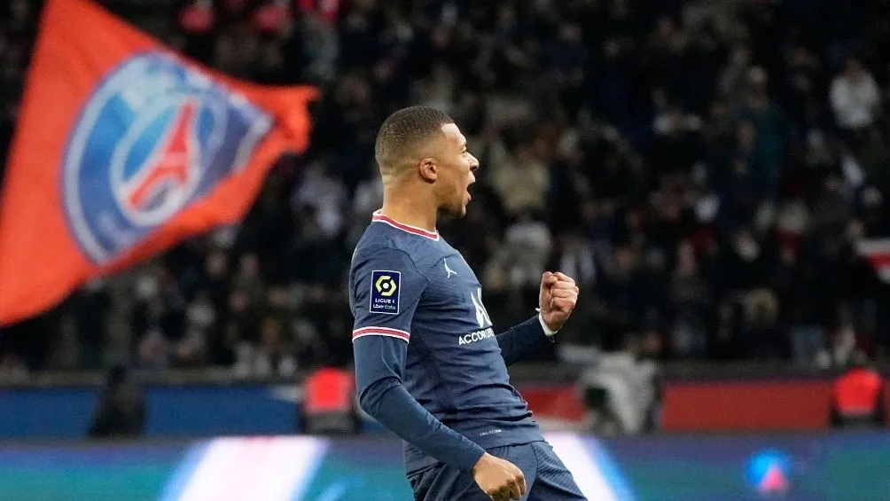 AP Mbappé festeja un gol