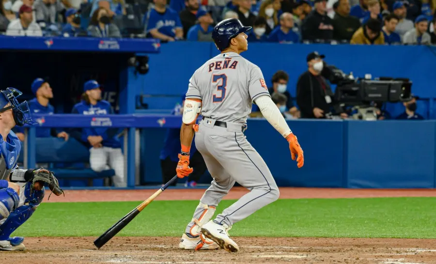 AP Jeremy Peña al conectar cuadrangular