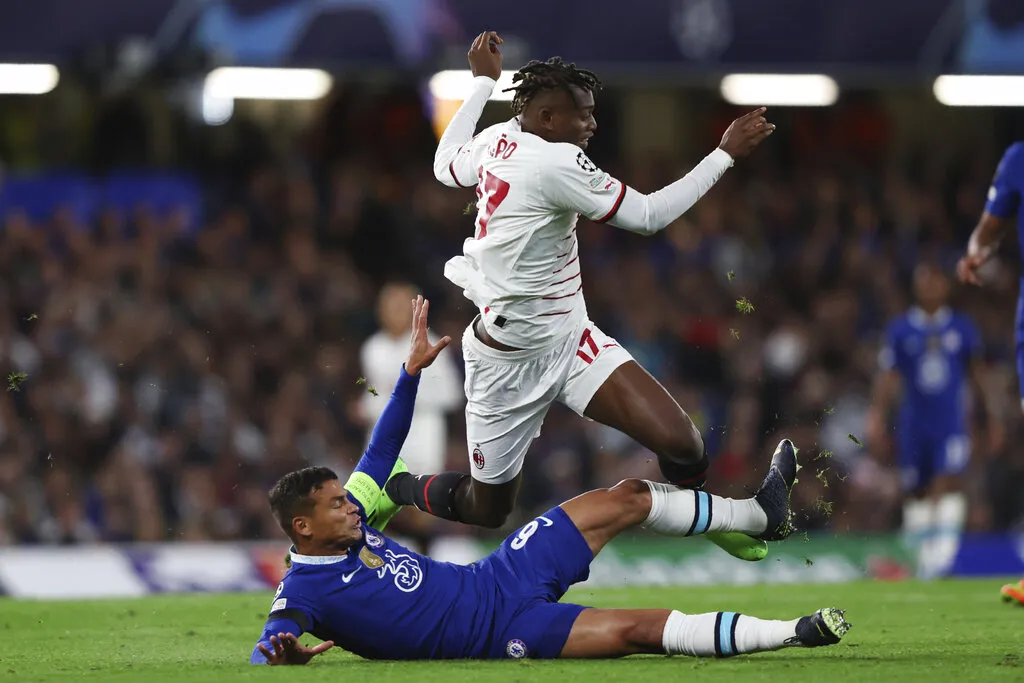 AP Leao bajo la marca de James