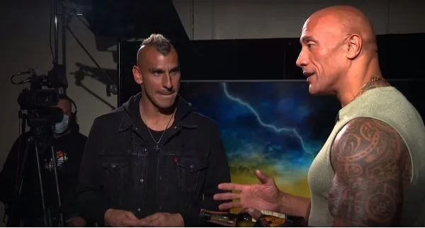 YOUTUBE TIGRES OFICIAL La Roca le da a Nahuel Guzmán su tequila 'Teramana'