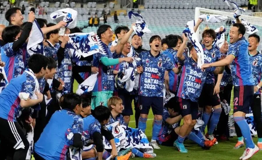 AP Jugadores nipones celebran el pase al Mundial de Qatar