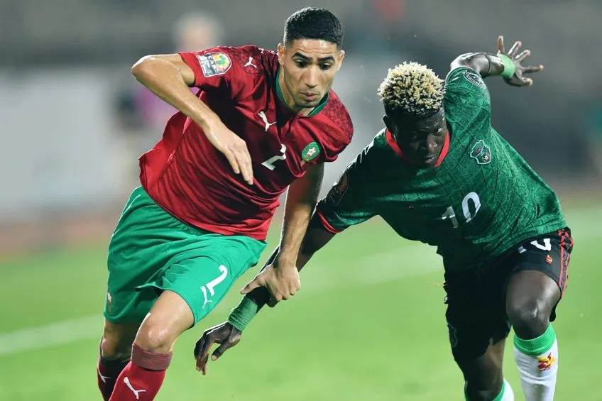 TWITTER: @FRMFOFFICIEL Achraf Hakimi durante un partido de Marruecos